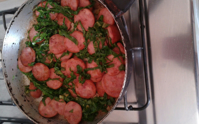 Frigideira de couve com calabresa da Cintia