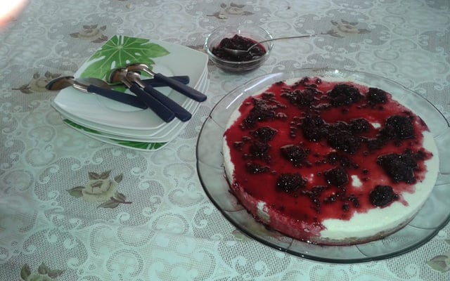 Cheesecake rápida de ricota com geléia