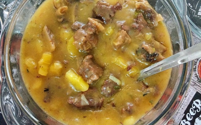 Caldo de mandioca com costela bovina