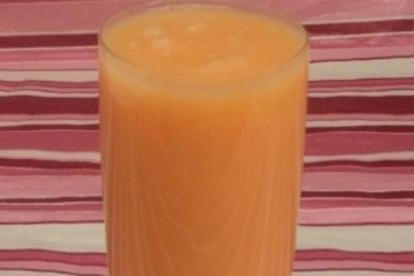 Vitamina de maçã, cenoura e Ades