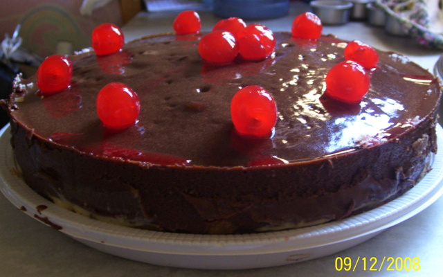 Bolo com cobertura de mousse de chocolate