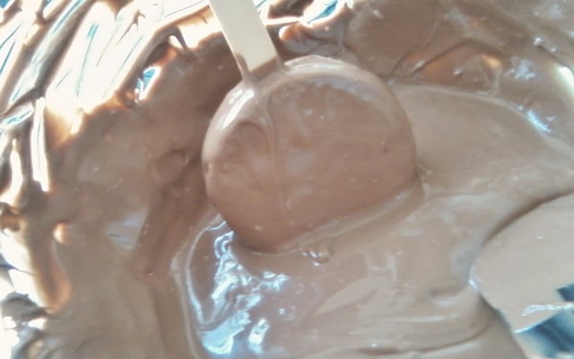 Pirulito de biscoito (falso alfajor)