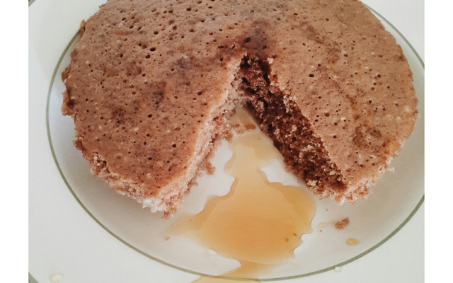 Bolo simples de caneca de micro-ondas