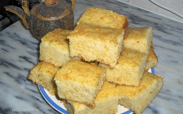 Bolo de fubá com creme de leite