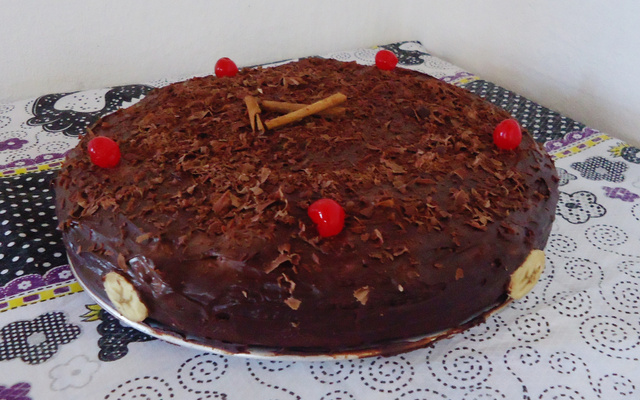 Torta de banana com ghanache de chocolate
