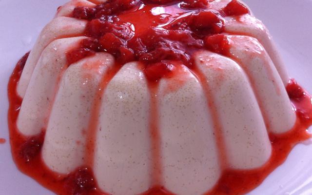 Manjar low carb com cobertura de morango da Nanda