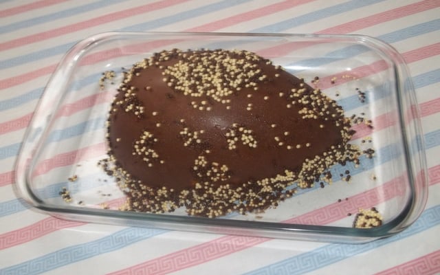 Ovo de páscoa recheado com bolo de cenoura