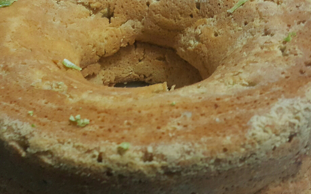 Bolo de limão com fubá