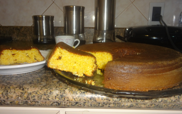 Bolo de milharinha com queijo