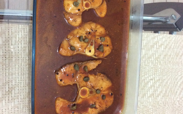 Cação ao molho vermelho