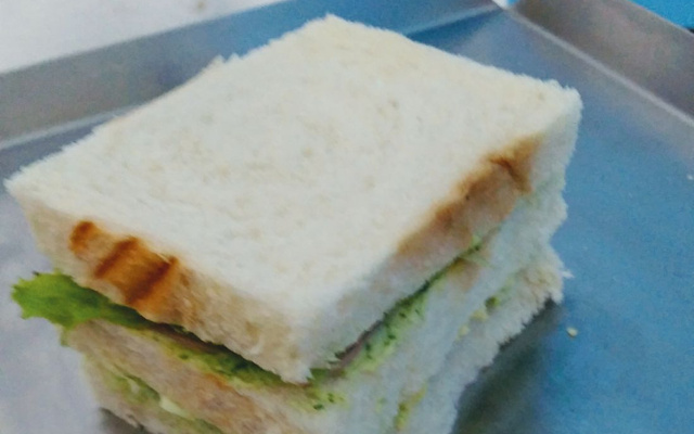 Mustard sandwich (sanduíche de mostarda com mel)
