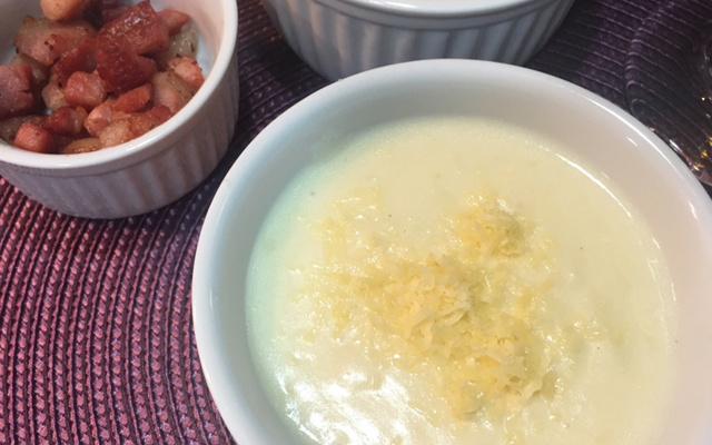 Sopa creme de queijo e vinho