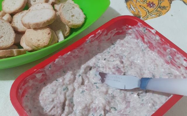 Patê de mortadela delicioso