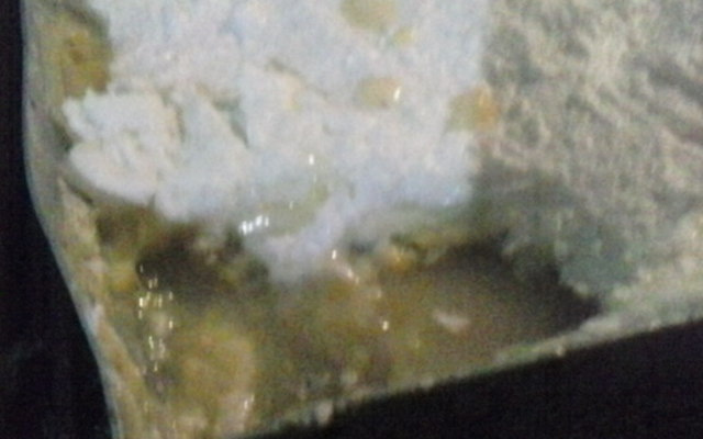 Chico balanceado com banana