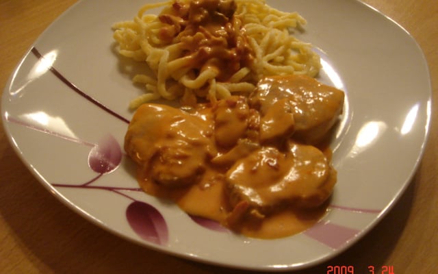 Medalhão de porco com bacon e champignon