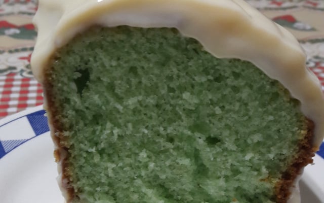 Bolo de iogurte com gelatina e cobertura de limão