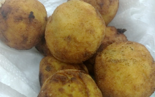 Bolinha de queijo - massa de batata