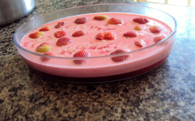 Gelatina com creme rosado