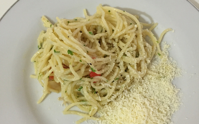 Macarrão ao alho e óleo (pasta aglio e olio)