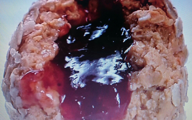 Bolinhas de pasta de amendoim com geleia