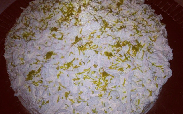 Bolo recheado de mousse de limão