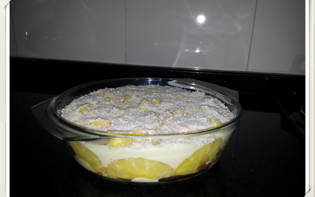 Pavê de abacaxi, coco e doce de leite