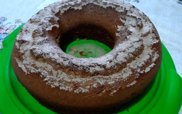 Bolo de fubá com coco e canela