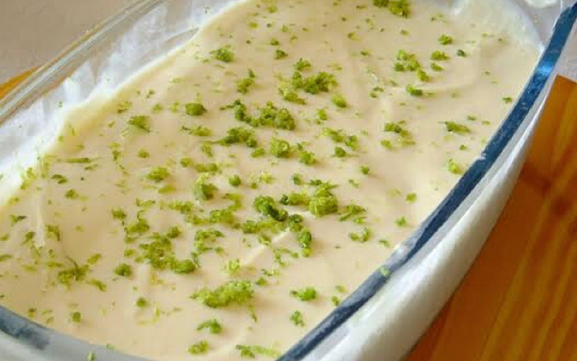 Mousse de limão com raspas