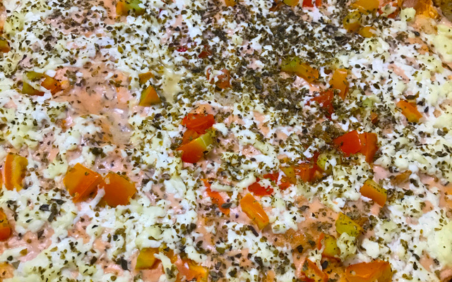 Torta de pão de forma com queijo e presunto