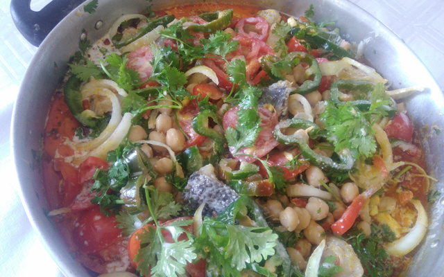 Moqueca de bacalhau com grão de bico