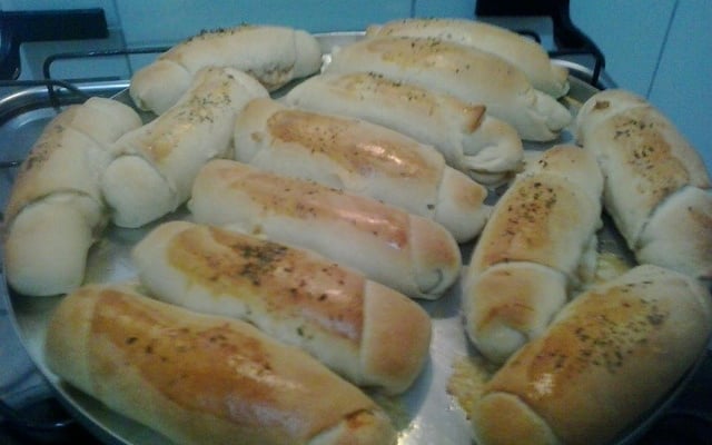Pão recheado com presunto e queijo