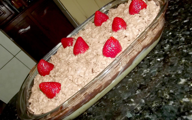 Torta de brigadeiro branco com morango