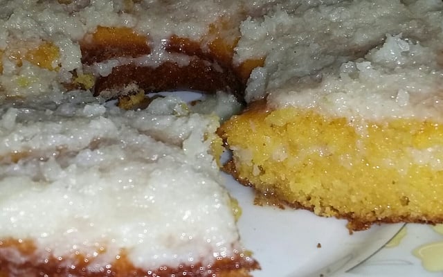 Bolo de milho com calda de coco