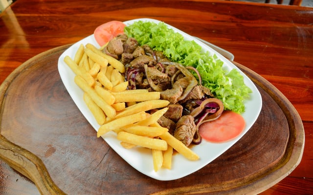 Bife acebolado com batata frita