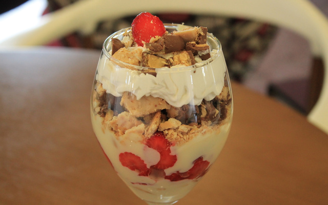 Pavê de morango com sonho de valsa