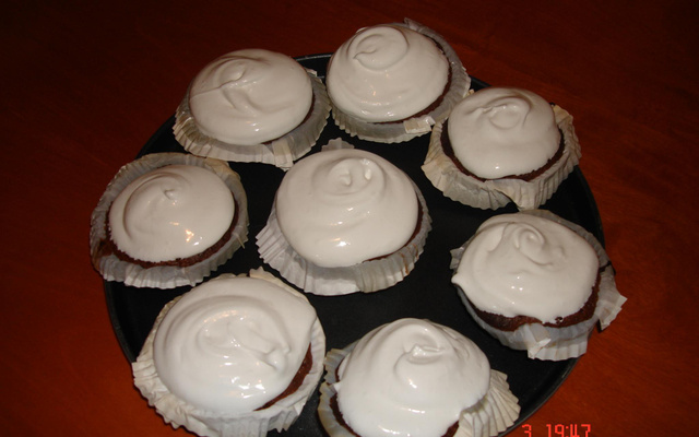Cupcakes de chocolate com cobertura de Marshmallow