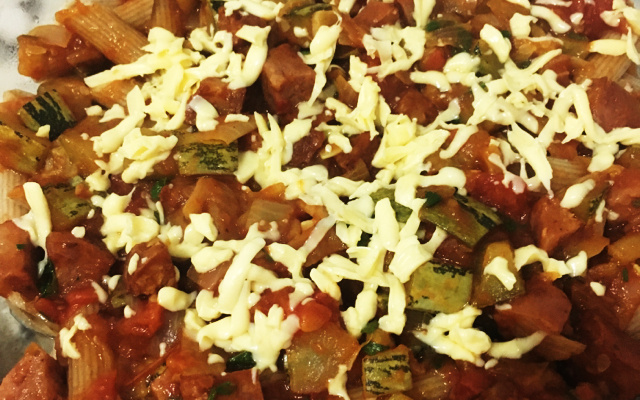 Macarrão com abobrinha e calabresa