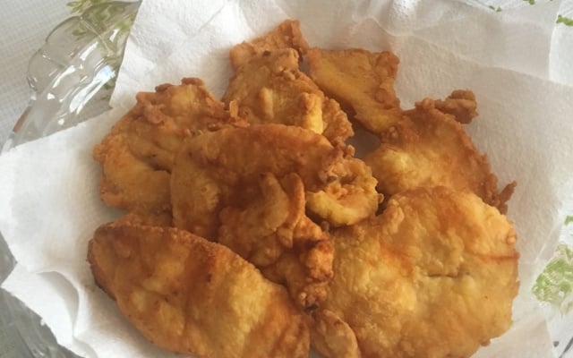 Peito de frango frito com farinha de trigo fácil e muito saboroso