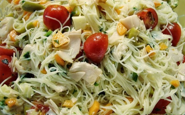 Salada de Bifum (macarrão de arroz)