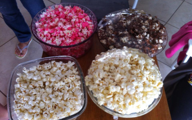 Pipoca de micro-ondas colorida