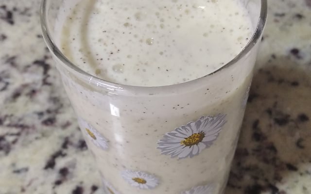 Vitamina de kiwi com mel