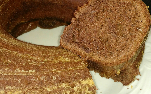 Bolo de chocolate com coco de liquidificador