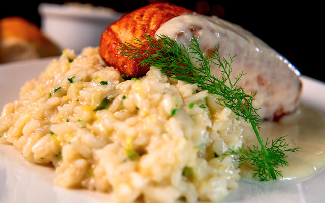 Risoto de gorgonzola com lombinho de porco e alecrim