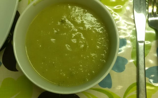 Sopa creme de batata com alho poró