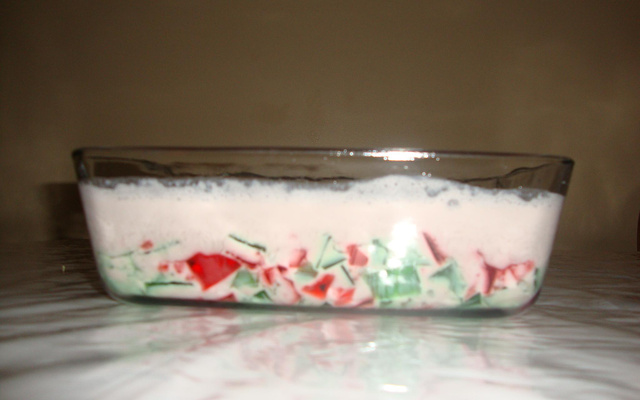 Gelatina colorida com creme de leite