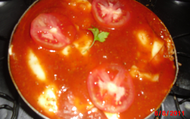 Omelete com arroz feito na frigideira