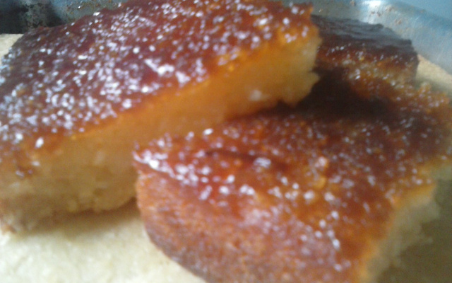 Bolo de aipim com calda