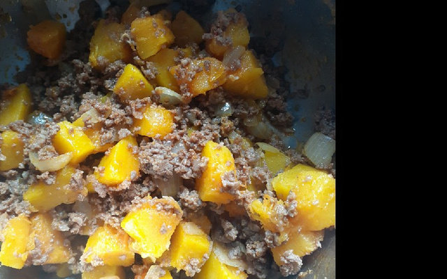 Carne moída com abóbora cabotiá