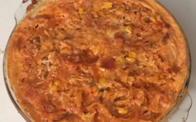 Macarrão ninho ao forno com molho de frango