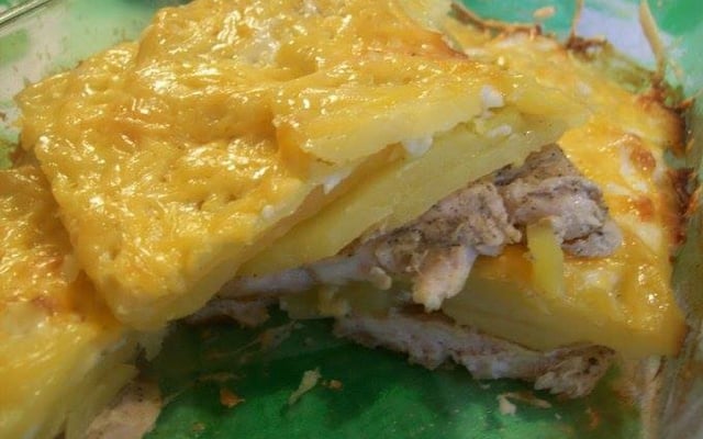 Filé de frango com batatas ao forno